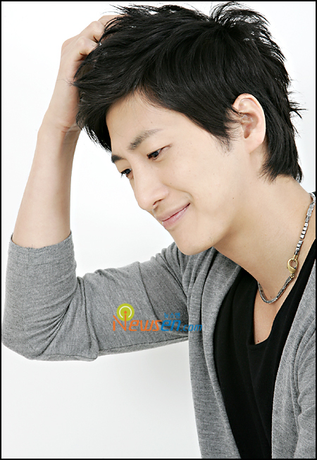 jung sung woon , he plays a role as a journalist in ...