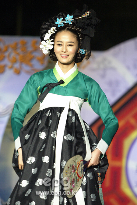 개미한복 이미지