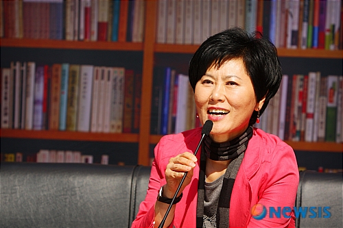 '바람의 딸' 한비야, 작가와의 만남 가져