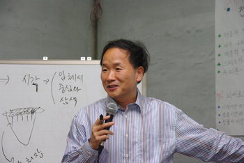 [이사람]“어려운 책 읽어야 뇌운동 됩니다”